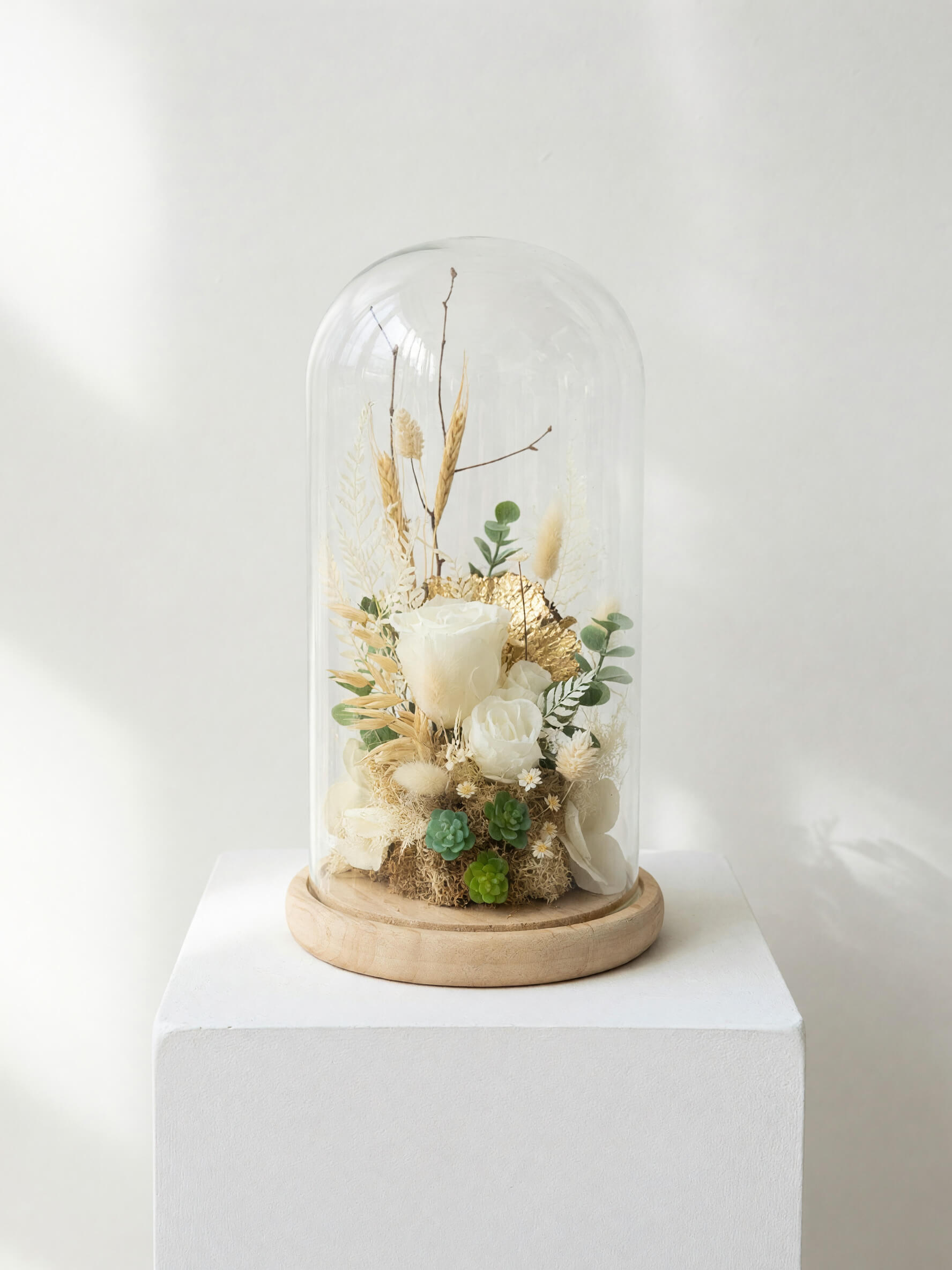 Arrangement de rose éternelle blanche