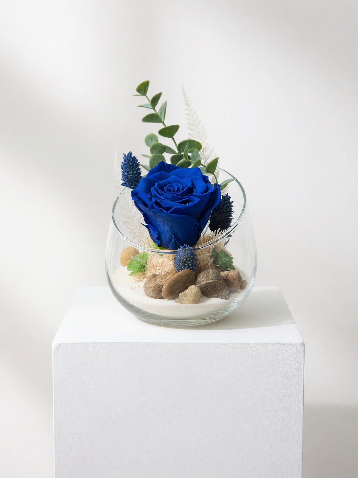 Arrangement de rose éternelle bleue