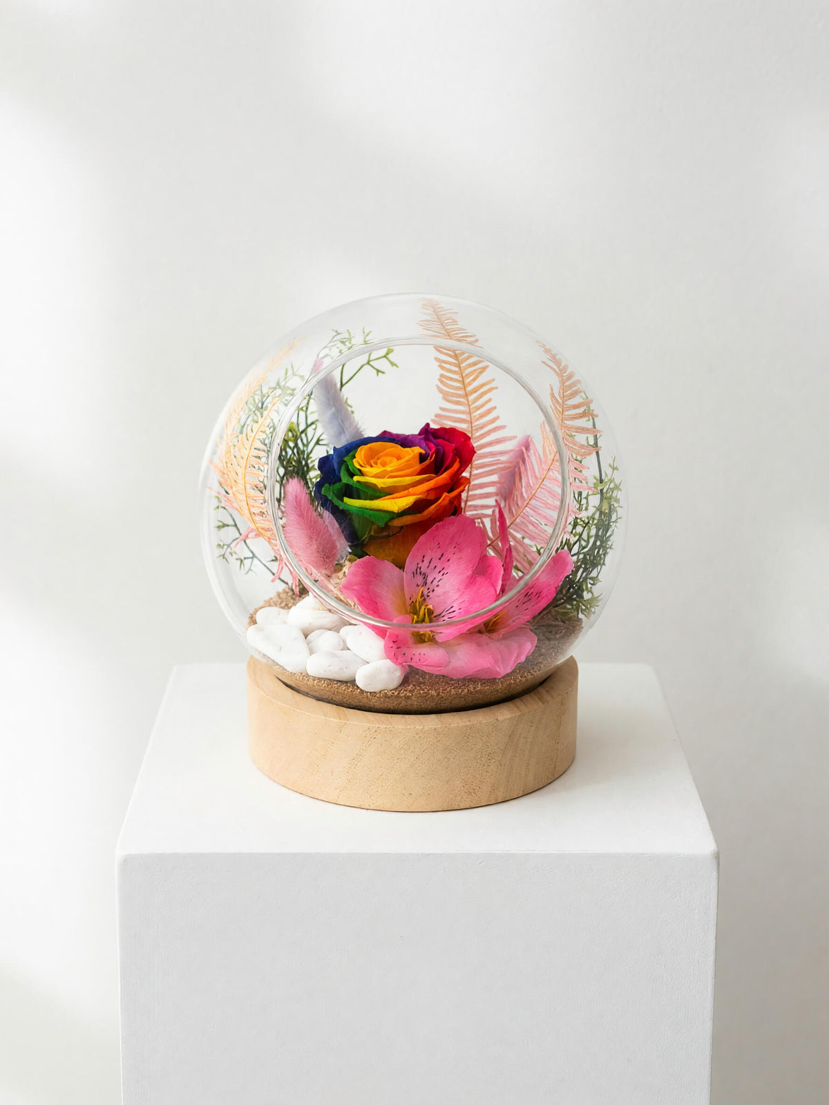 Arrangement de rose éternelle rainbow